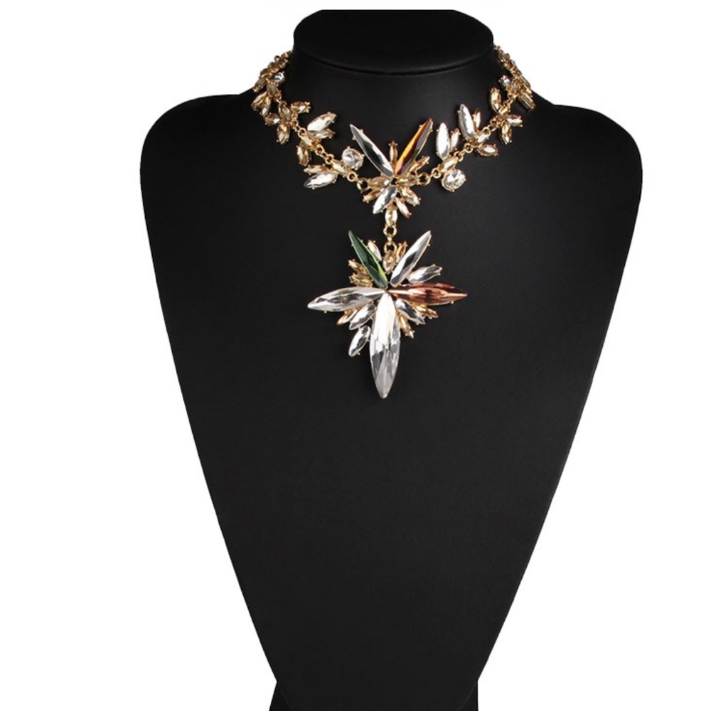 🎉Just In🎉Chunky Crystal Flower Starburst Choker